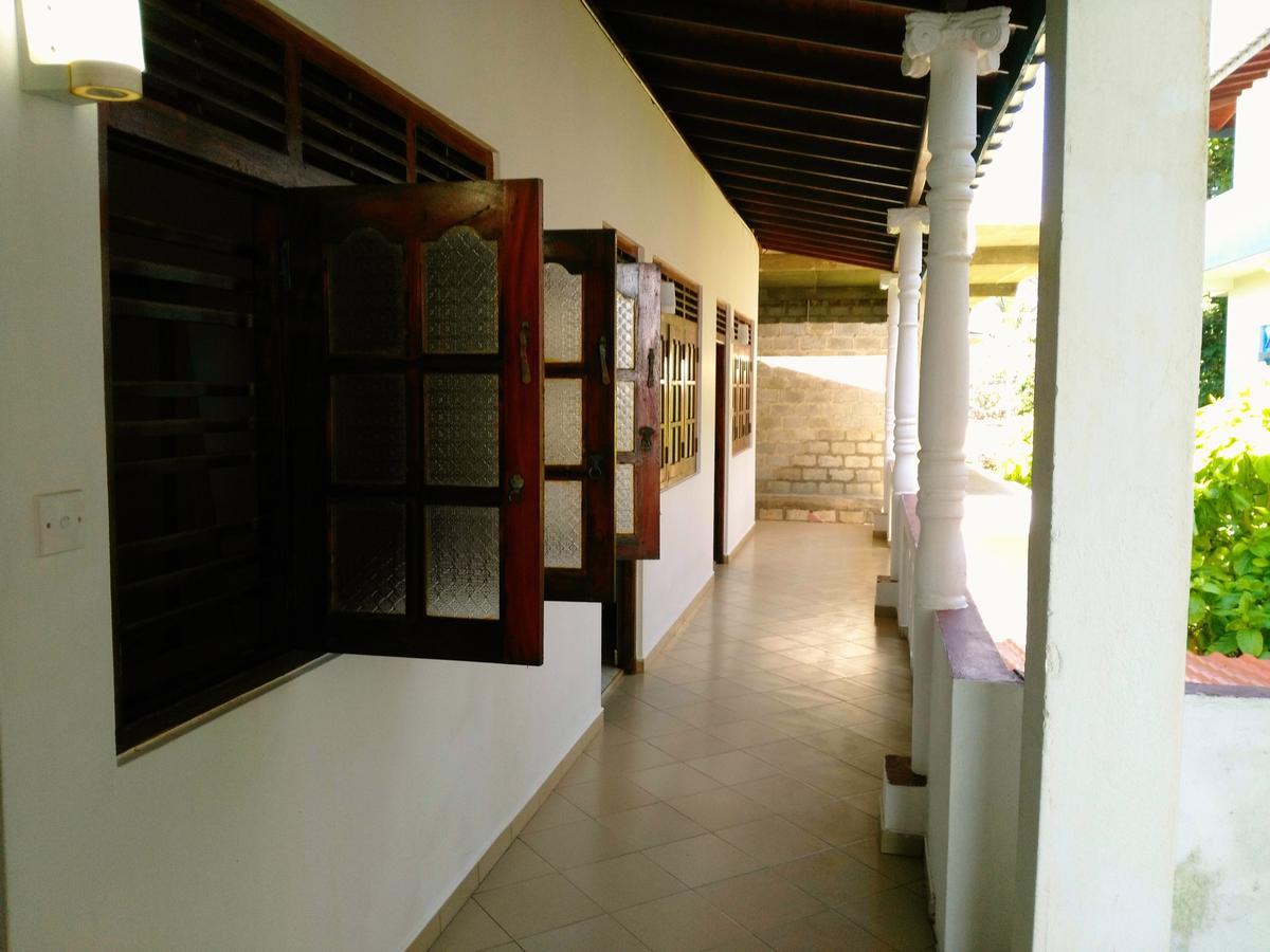Sunnys Beach Guest House Hikkaduwa Kültér fotó