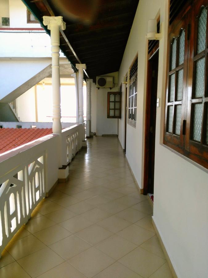 Sunnys Beach Guest House Hikkaduwa Kültér fotó