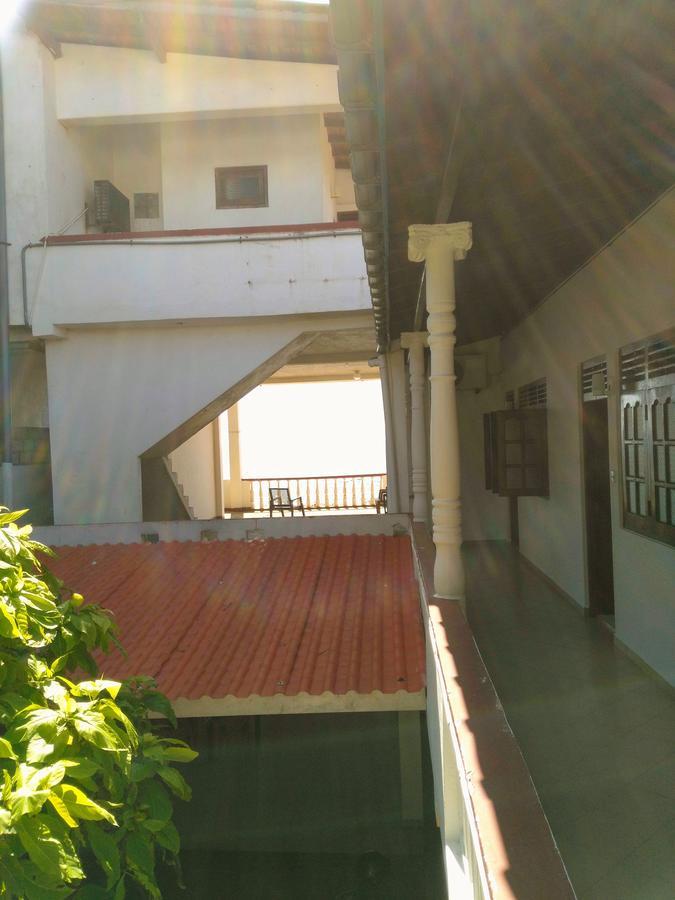 Sunnys Beach Guest House Hikkaduwa Kültér fotó