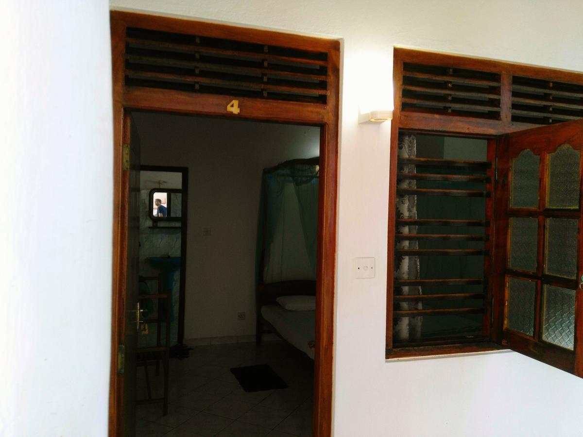 Sunnys Beach Guest House Hikkaduwa Kültér fotó