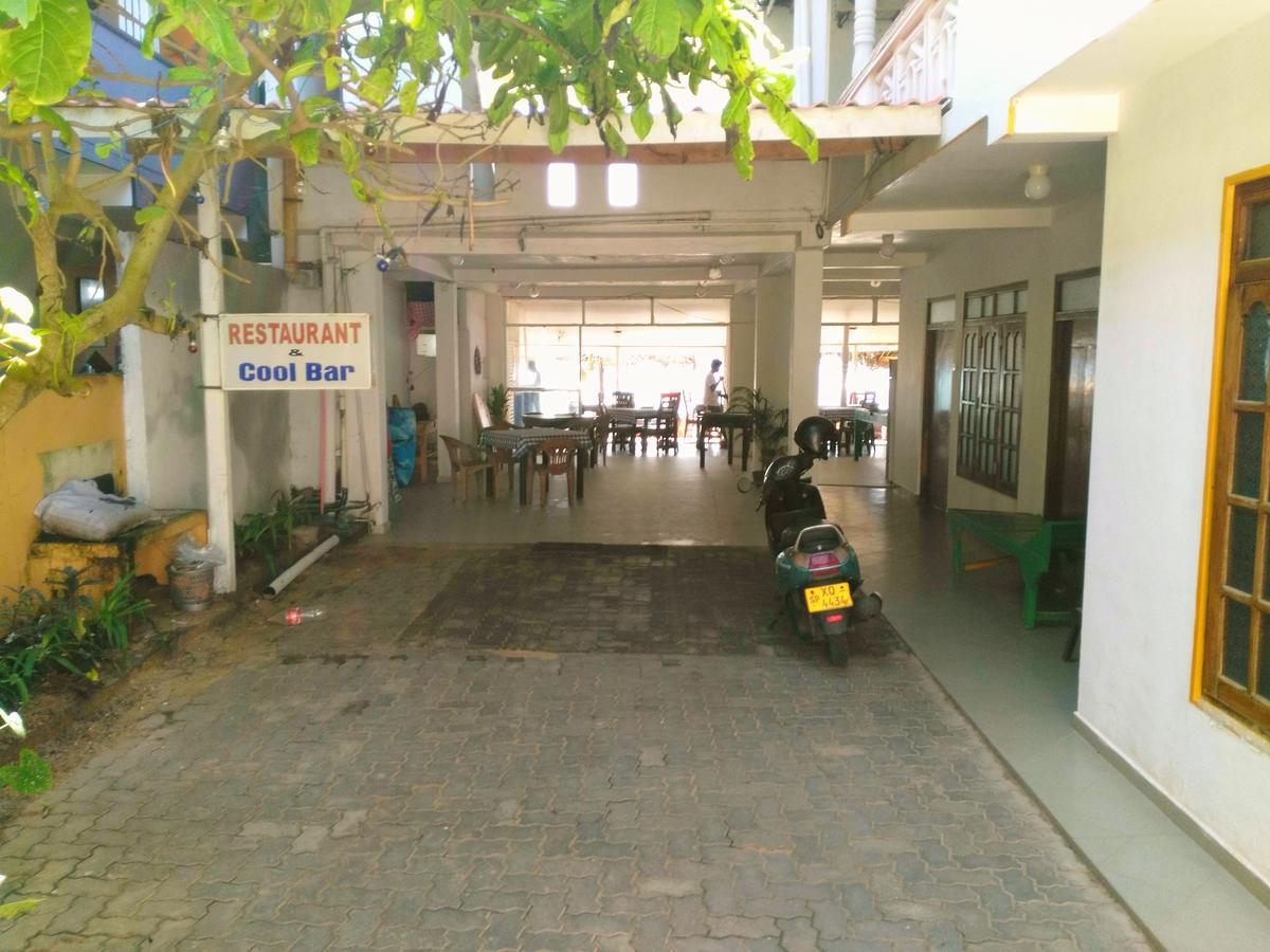 Sunnys Beach Guest House Hikkaduwa Kültér fotó